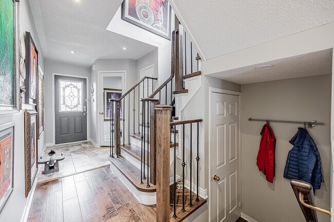 Photo du bâtiment - 5230 Glen Erin Dr