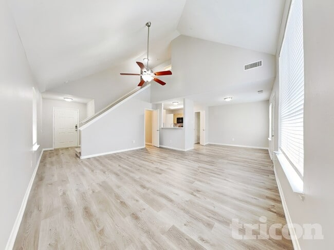 Foto del edificio - 6638 Windy River Ln