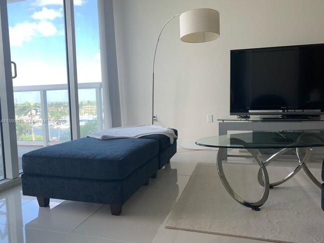 Foto del edificio - 1861 NW S River Dr