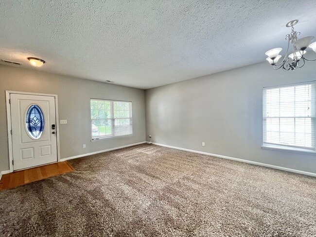 Building Photo - 2019 Spring Creek Dr