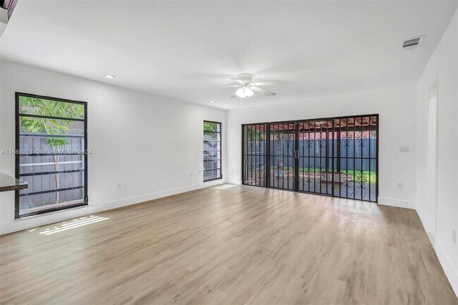 Foto del edificio - 44 NW 27th Ct