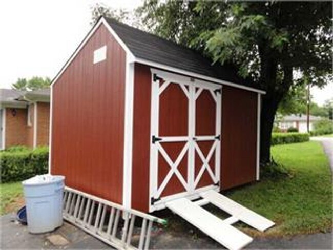 Building Photo - 4 Bedroom, 1.5 Bathroom House