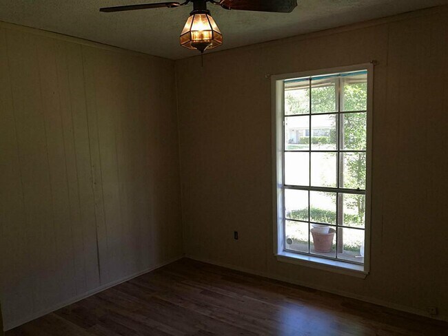 Building Photo - 151 Greenleaf Ln