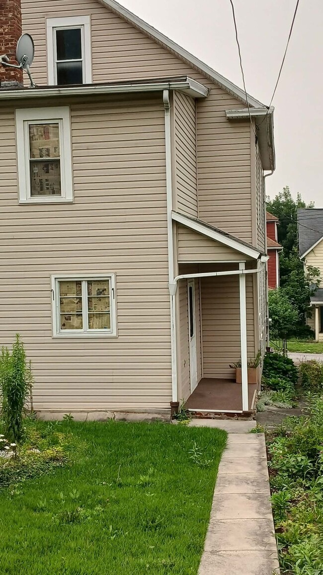 Building Photo - 648 Linden Ave