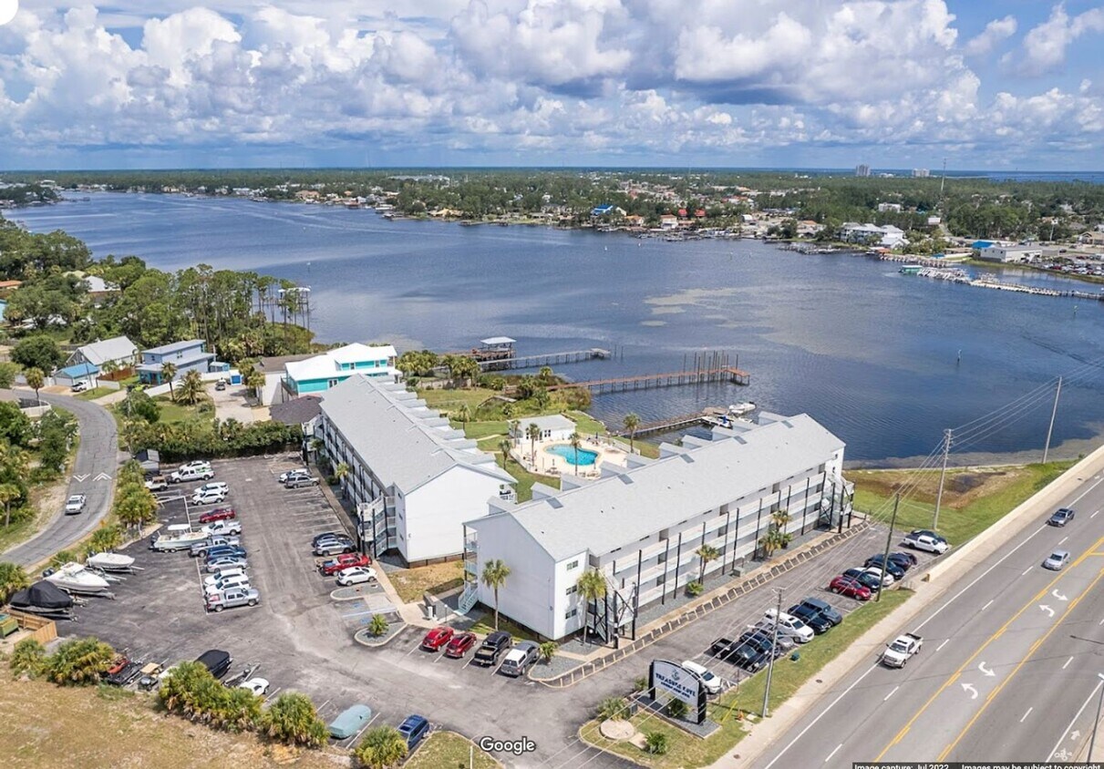 Foto principal - 1BR/1BA Waterfront Condo for Rent on S. La...