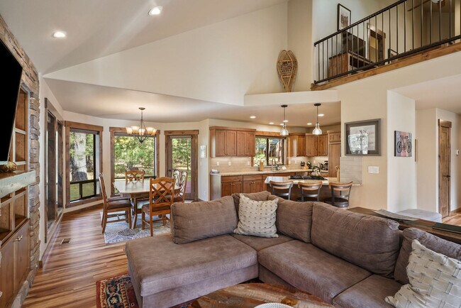Building Photo - 3 Tumalo Ln