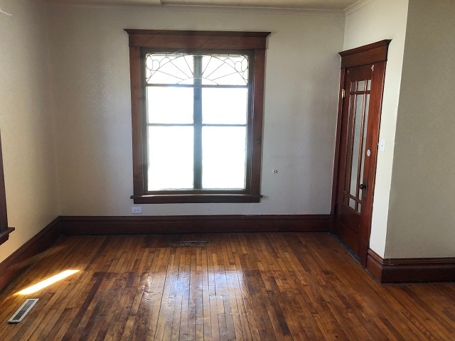 Building Photo - 705 10th St NE