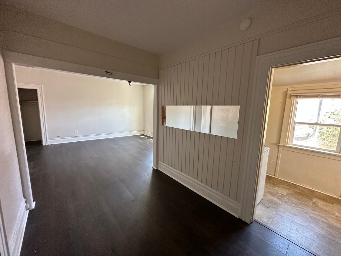 Primary Photo - 102 Parkwood Drive, Unit 405-Unit 2