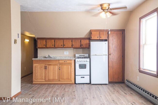 Foto del edificio - 2 br, 1 bath Apartment - 3 Charles St