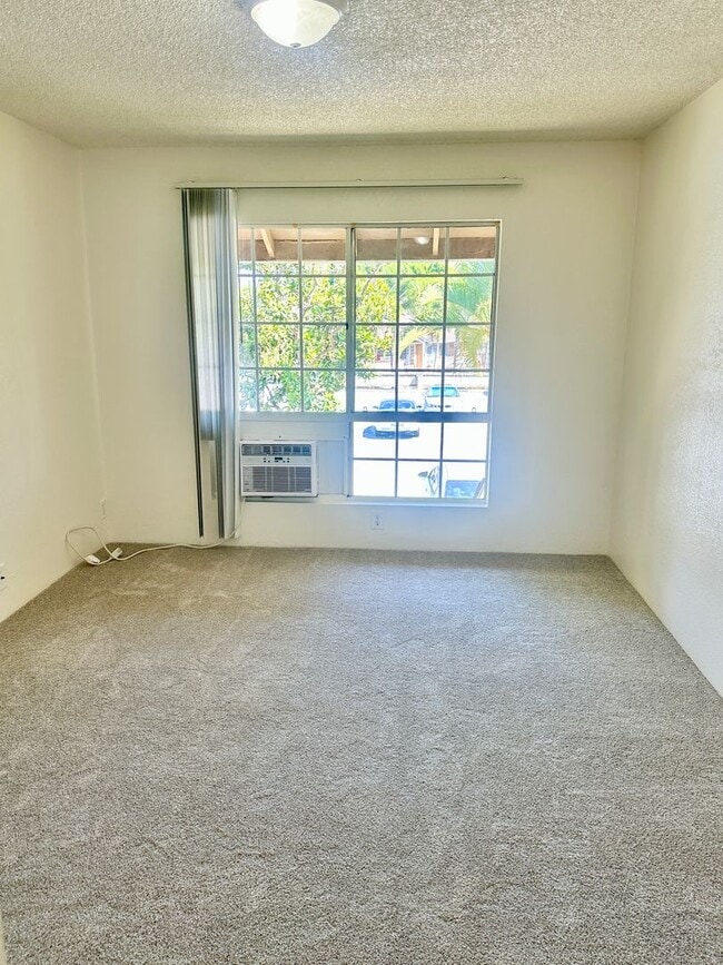 Foto del edificio - Renovated 2 bedroom Townhome in Highly Des...