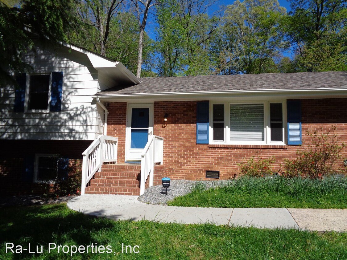 Primary Photo - 3 br, 2 bath House - 675 Alpine Rd.