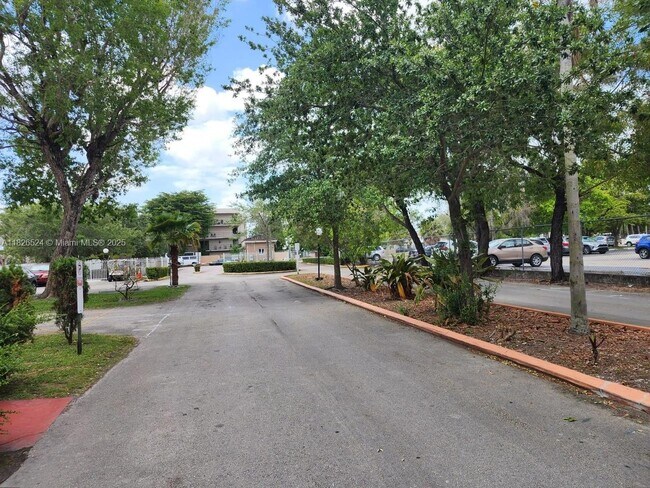 Foto del edificio - 8501 NW 8th St