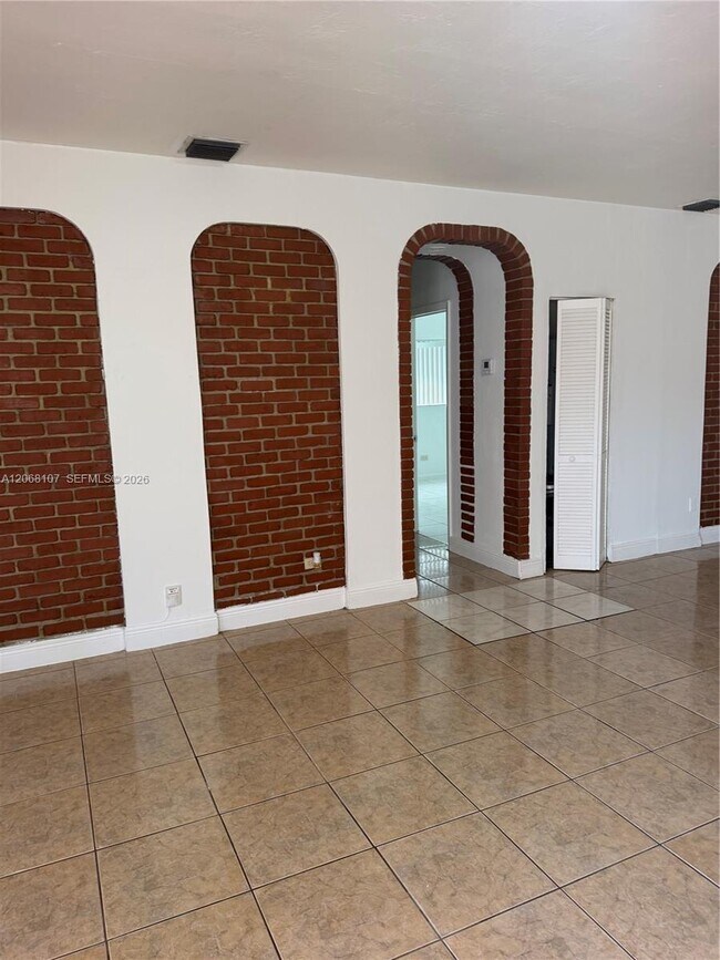 Foto del edificio - 1150 NE 201st Terrace