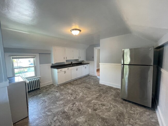 Building Photo - Comfortable, pet-friendly 2-Bedroom Second-Floor Apartment – Pittsfield, $1350