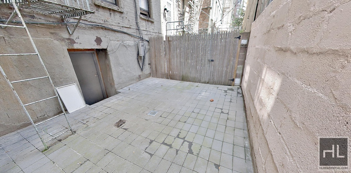 Building Photo - East 10th Street