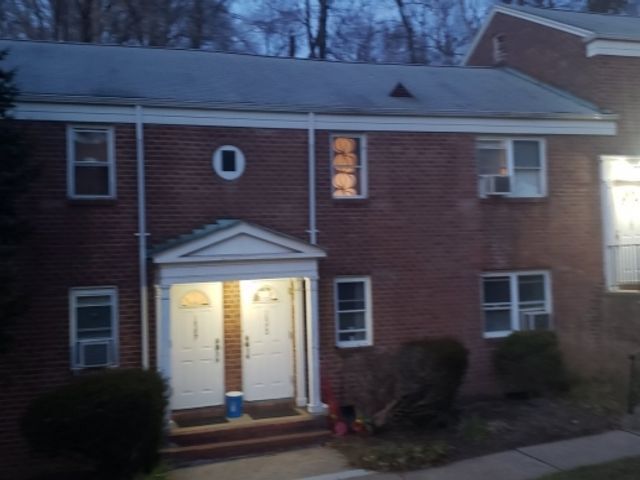 Primary Photo - 163 Knickerbocker Rd