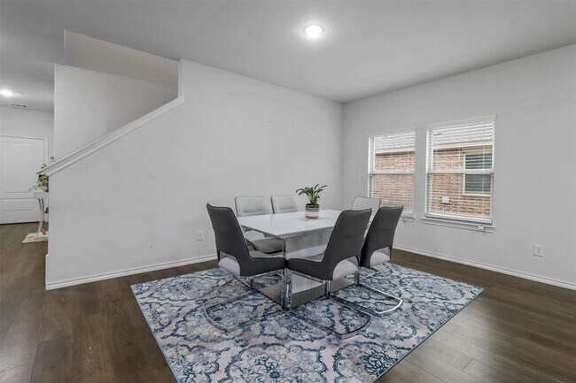 Foto del edificio - 6216 Ballenger Rd
