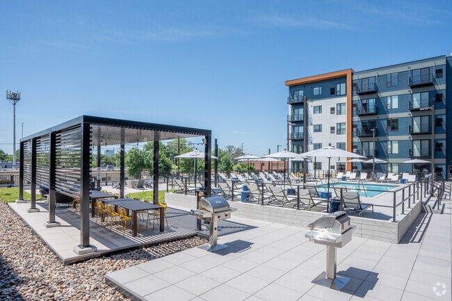 Building Photo - Oaks Pentagon Village