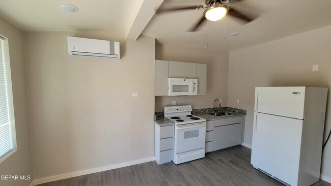 Foto del edificio - 817 E 3rd Ave