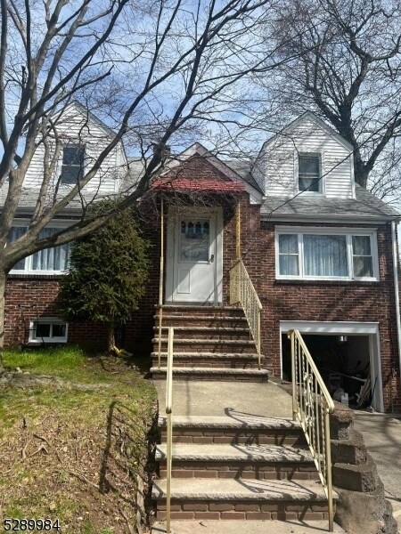 Primary Photo - 194 Hancox Ave