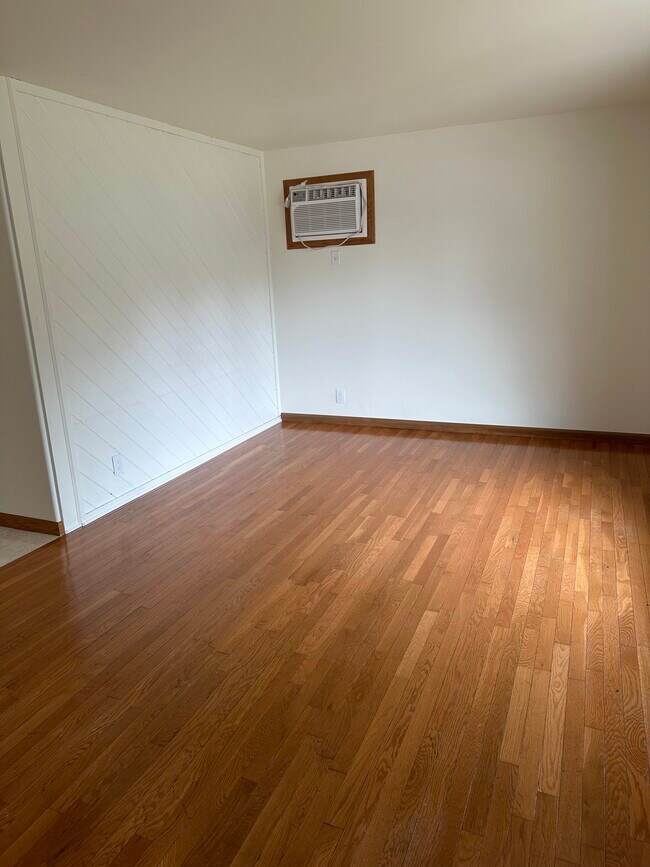 Foto del edificio - 3644 Livingston Ln