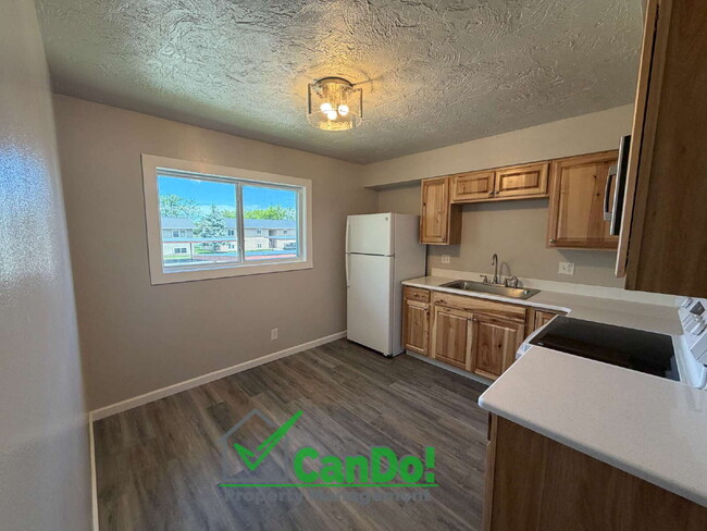 Building Photo - Now Available! Freshly Remodeled 2 bedroom, 1 bathroom apartment in Blackfoot with Fiber Internet.