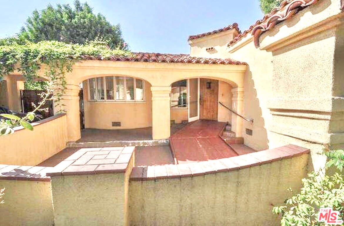 Foto principal - 8922 Sawyer St