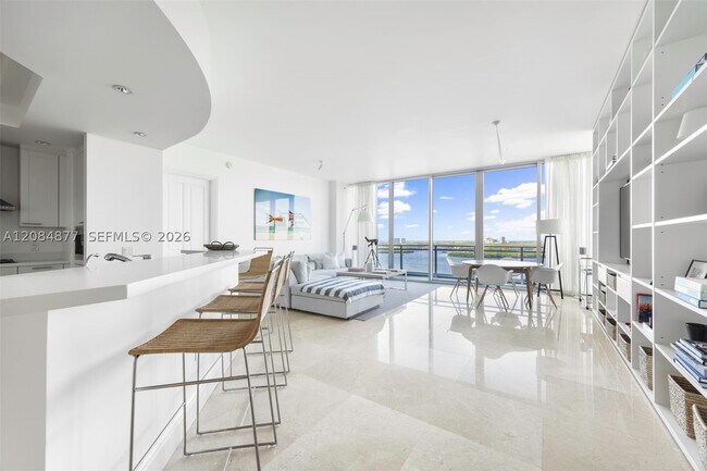 Foto del edificio - 10295 Collins Ave