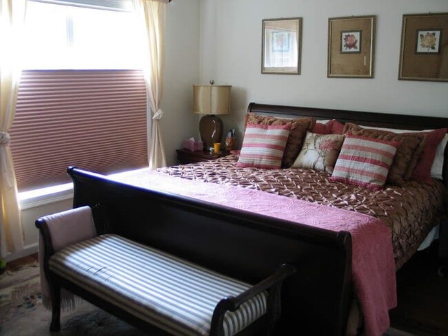 Master bedroom - 157 Leeder Hill Dr