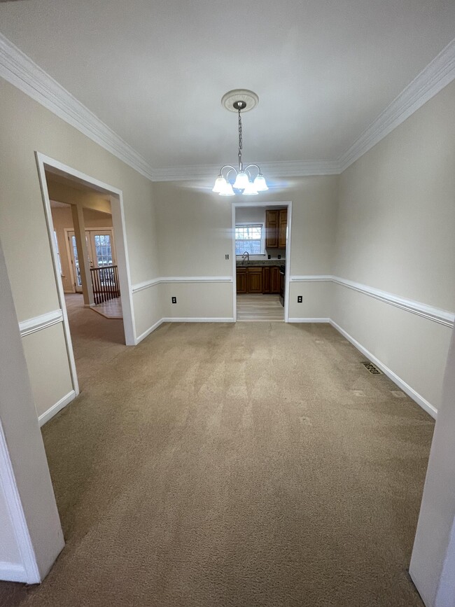 Building Photo - 16 Regency Dr