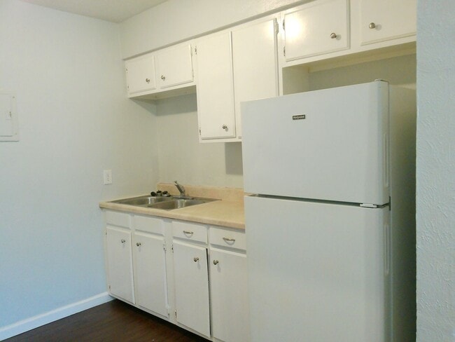 Building Photo - 2026 Waldron Rd