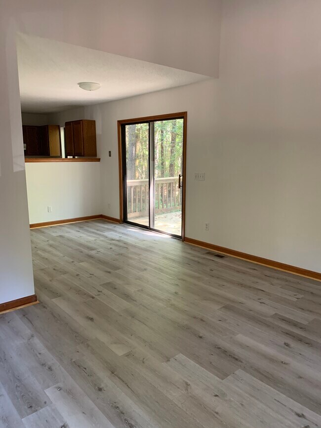 Building Photo - 1501 Toucan Dr
