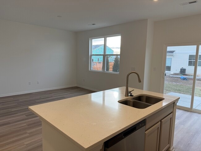 Building Photo - 302 Kingsport Dr