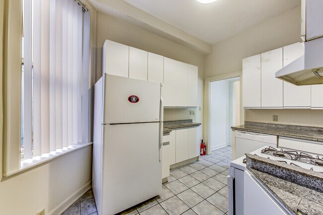 Foto del edificio - 830 N State St