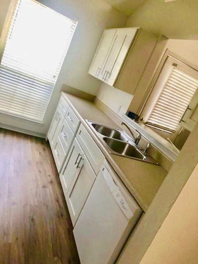 Foto del edificio - Beautiful Newly Renovated 3B/2B Townhome l...