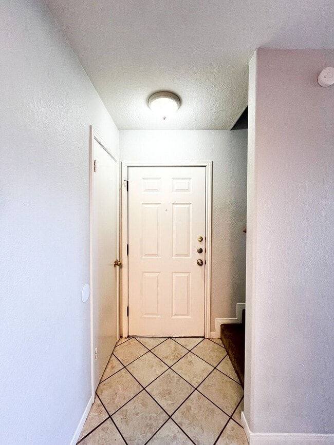 Building Photo - 2302 Wales Cir