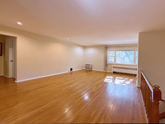 Building Photo - 24 Wedgewood Dr