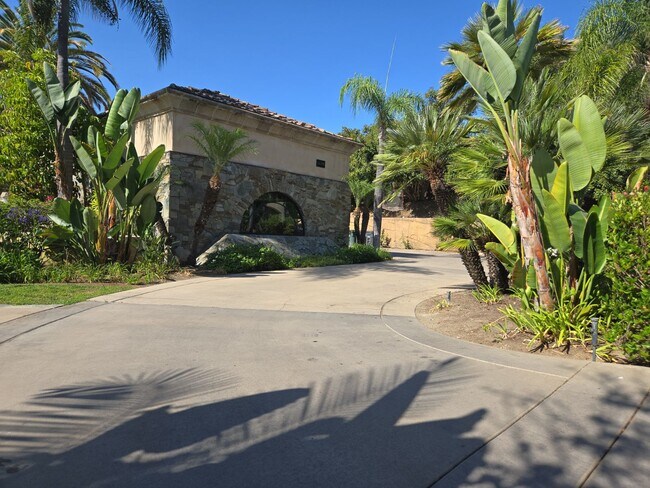 Building Photo - 14115 Biscayne Pl