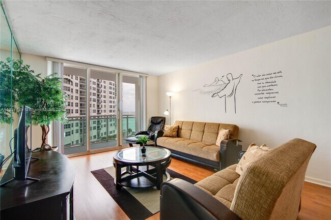 Foto del edificio - 3001 S Ocean Dr