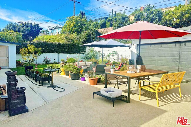 Foto del edificio - 5928 S La Brea Ave