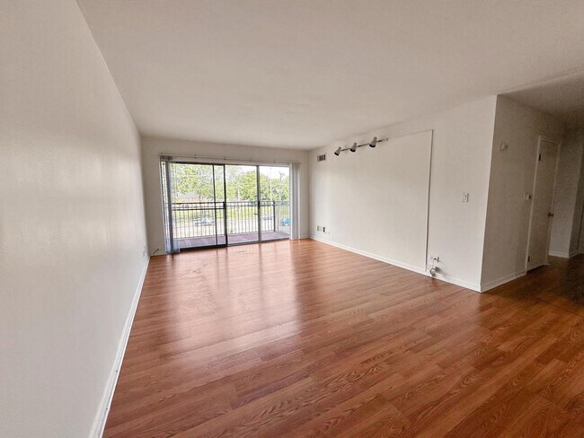 Foto del edificio - 5000 Carriage Way Dr
