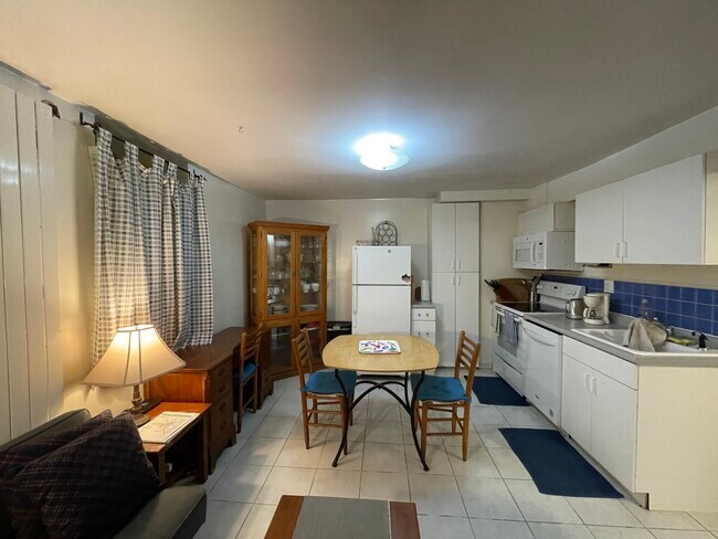 Building Photo - 56 Hobson St