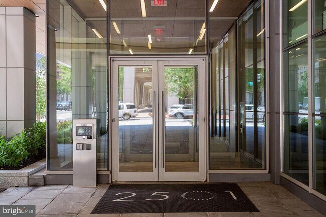Foto del edificio - 2501 M St NW
