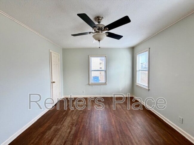 Building Photo - 4707 E 7th St