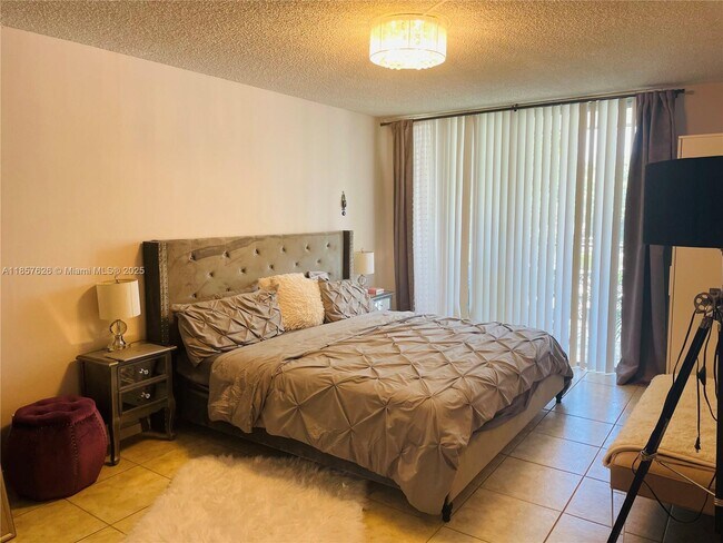 Foto del edificio - 501 Three Islands Boulevard