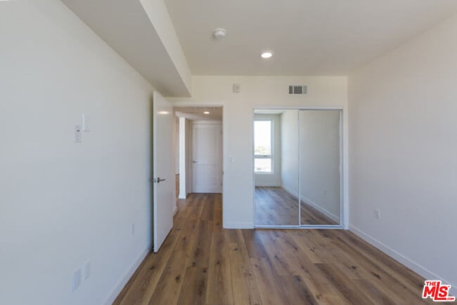 Building Photo - 5229 Willowcrest Ave