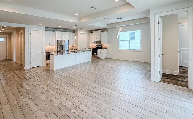 Building Photo - 2065 Paragon Cir W