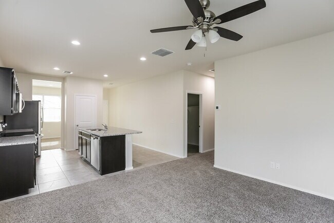 Foto del edificio - 7660 W Florence Ave