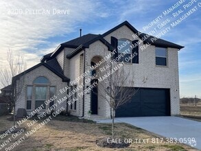 Building Photo - 2200 Pelican Dr