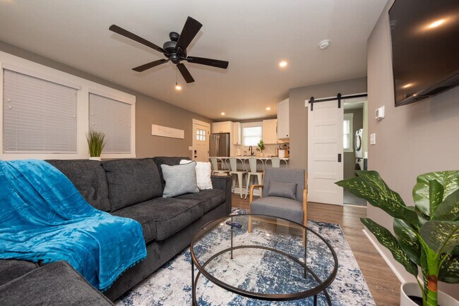 Foto del edificio - 1140 Simpson Ave